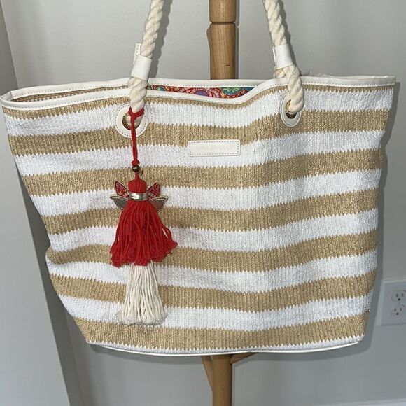 Vera Bradley Beach Tote - Picture 2 of 10